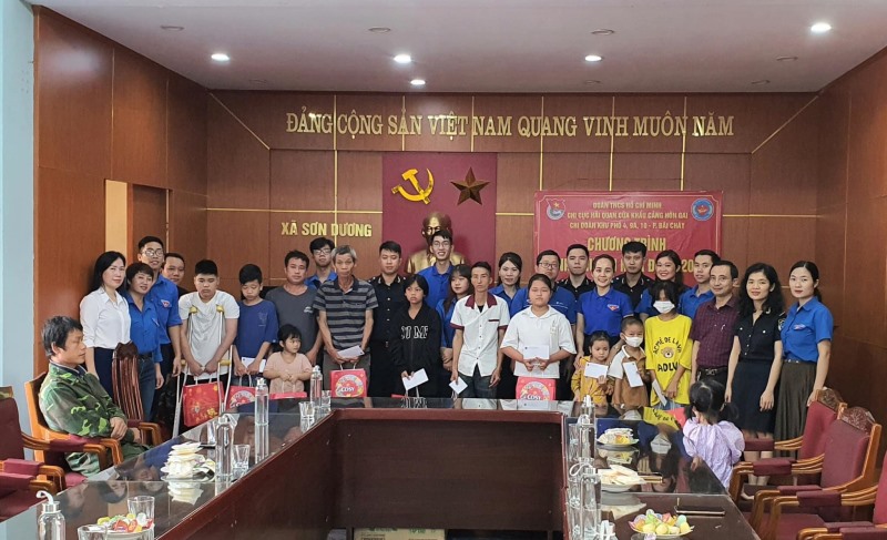 Đoàn thanh  niên xã Sơn Dương tổ chức chương trình tình nguyện mùa đông năm 2022. 