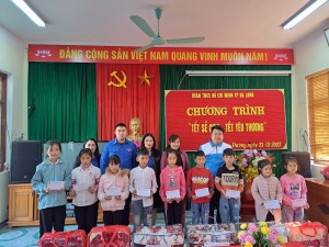 Đoàn thanh niên xã Sơn Dương phối hợp với Thành đoàn Hạ Long tổ chức chương trình " Tết sẻ chia, Tết yêu thương"