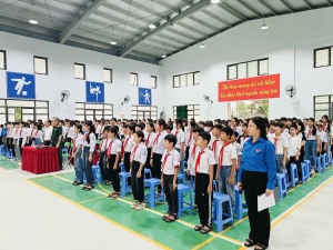 Chương trình ngoại khóa giáo dục truyền thống cách mạng “Điện Biên Phủ vang mãi bản hùng ca” của trường THCS Sơn Dương